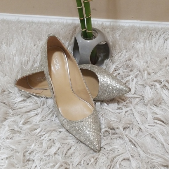 Authentic Micheal Kors kitten Heels - Picture 3 of 7